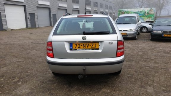 Skoda Fabia Combi - 1.4-16V Choice Zeer nette en perfect rijdende Fabia Airco Electr pakket - 1