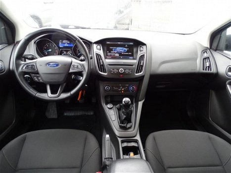 Ford Focus Wagon - 1.0 100 PK Navi Cruise Trekhaak Dealer onderhouden - 1