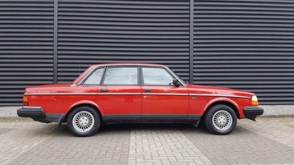 Volvo 240 - 2.3 DL - 1