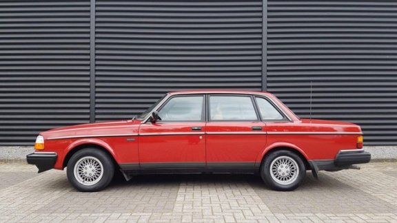 Volvo 240 - 2.3 DL - 1