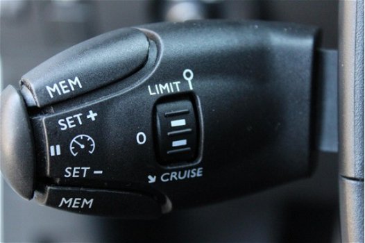 Citroën C3 - 1.2 PureTech 82pk Feel / Navi / cruise control - 1