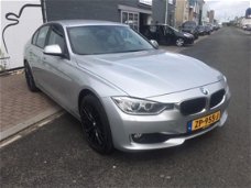 BMW 3-serie - 320i High Executive PDC/Multimedia/Xenon/18Inch velgen