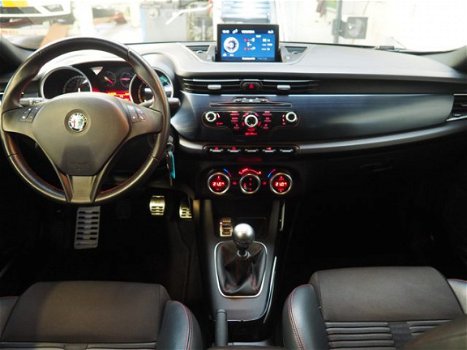 Alfa Romeo Giulietta - 1.7 TBi Quadrifoglio Verde | Panoramadak | Navigatie | 236PK | Climate Contro - 1