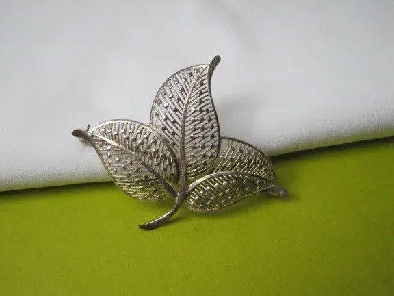 Zilveren broche bladmodel 5.8x4.7 cm - nr. 1