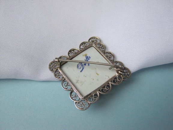 Zilveren broche antiek filigrain met Delfts blauwe porseleinen molen 4.0x4.0 cm. - Afbeelding 2