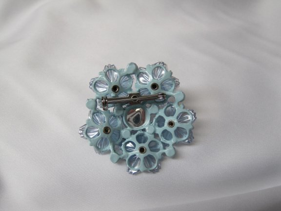 Broche blauw emaille met kunststof opaak blauwe bloemen en kristal rijnsteentjes 4.8 cm - Afbeelding 5