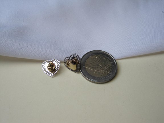 Oorbellen Avon zilverkleurig en goudkleurige hartjes 1.3x1.2 cm - Afbeelding 2