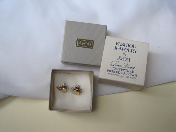 Oorbellen Avon zilverkleurig en goudkleurige hartjes 1.3x1.2 cm - Afbeelding 3