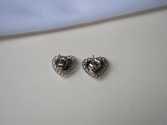 Oorbellen Avon zilverkleurig en goudkleurige hartjes 1.3x1.2 cm - Afbeelding 4