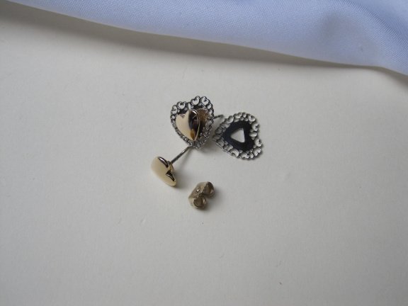 Oorbellen Avon zilverkleurig en goudkleurige hartjes 1.3x1.2 cm - Afbeelding 5