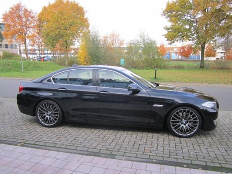 BMW 5-serie - 550i High Executive aut/zwart sport leer/navi/20 inch/etc - 1