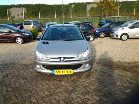 Peugeot 206 - 1.4 Forever 5 drs zeer lux, s als nieuw, airco - 1