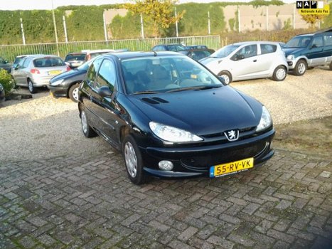 Peugeot 206 - 1.4 Air-line weinig km 114000 airco trekhaak - 1