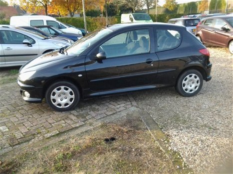 Peugeot 206 - 1.4 Air-line weinig km 114000 airco trekhaak - 1