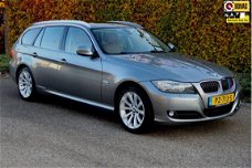 BMW 3-serie Touring - 330xd Luxury Line Aut Xenon Panodak Leder Navi ECC Stoelverw Cruise PDC LMV17'