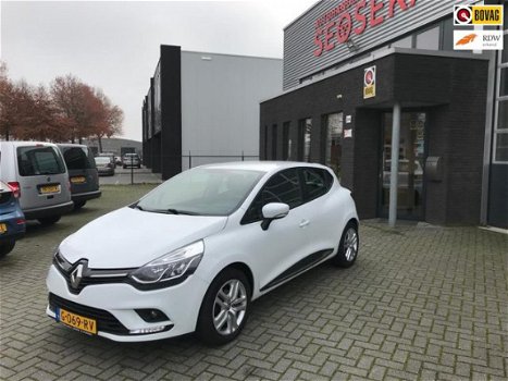 Renault Clio - 0.9 TCe Zen navigatie stoelverwarming airco bluetooth - 1