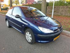 Peugeot 206 - 1.1 XR APK 11-2020, Airco, Stuurbekrachting, inruil mogelijk