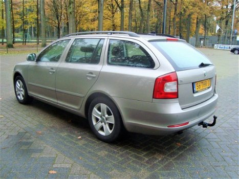 Skoda Octavia Combi - 1.4 TSI Greentech Ambition Business Line / NAVI / PDC / TREKHAAK - 1