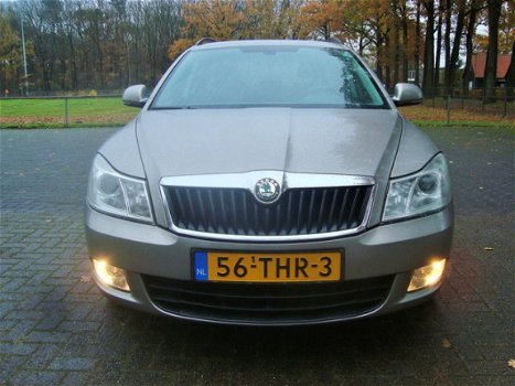 Skoda Octavia Combi - 1.4 TSI Greentech Ambition Business Line / NAVI / PDC / TREKHAAK - 1