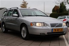 Volvo V70 - 2.4 D5 Momentum 163 pk / Handbak / Goed onderhouden / 2005