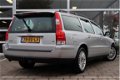 Volvo V70 - 2.4 D5 Momentum 163 pk / Handbak / Goed onderhouden / 2005 - 1 - Thumbnail