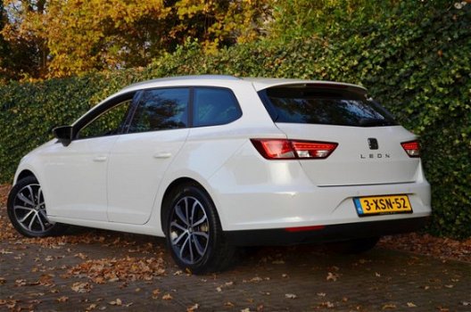 Seat Leon ST - 1.6 TDI Style Business Ecomotive Led/Navi/Pdc/Ecc/Half-Leer/17 INCH Velgen/Cr-Control - 1