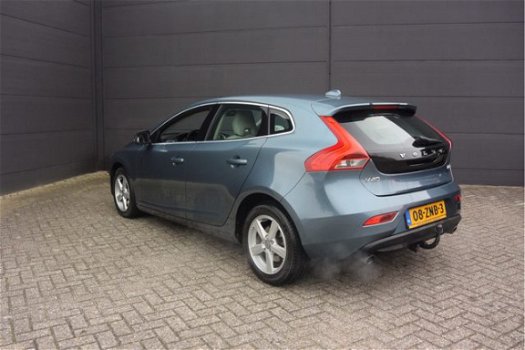 Volvo V40 - 2.0 D3 Momentum - 1