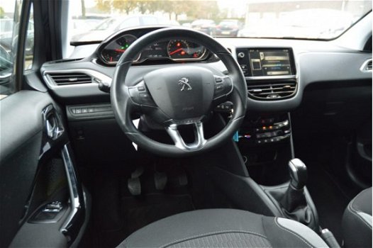 Peugeot 208 - 1.6 e-HDi Style Navi&Clima B.J 2014 - 1