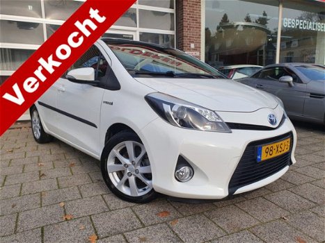 Toyota Yaris - 1.5 Full Hybrid Dynamic Panoramadak/Half leder - 1