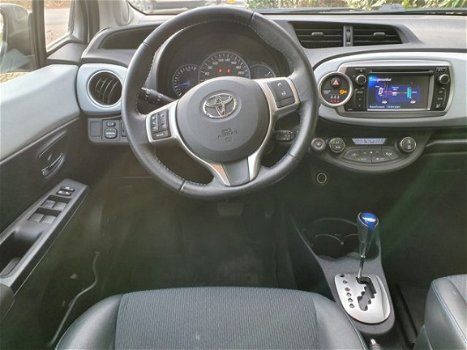 Toyota Yaris - 1.5 Full Hybrid Dynamic Panoramadak/Half leder - 1