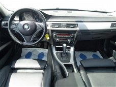 BMW 3-serie - 330i High Executive 232pk M-Sport Aut - Schuifdak-Sportleer-Navi-Xenon