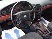 BMW 5-serie Touring - 528i Executive Schuifdak-Navi-Ecc-Pdc-Aut - 1 - Thumbnail