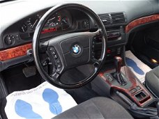 BMW 5-serie Touring - 528i Executive Schuifdak-Navi-Ecc-Pdc-Aut