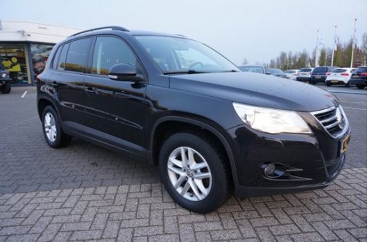 Volkswagen Tiguan - 2.0 TDI 110PK ECC PDC TREKHAAK - 1