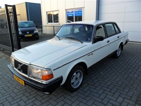 Volvo 240 - 2.3 GL , onderhoudsboekje aanwezig, mooie staat - 1