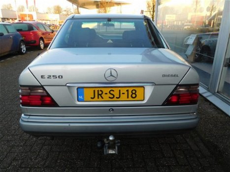 Mercedes-Benz E-klasse - 250 D 1 EIGENAAR - 1