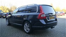 Volvo V70 - 2.0 D3 Momentum 185PK / Leer/ Navi/ Family-line/ Nw Model