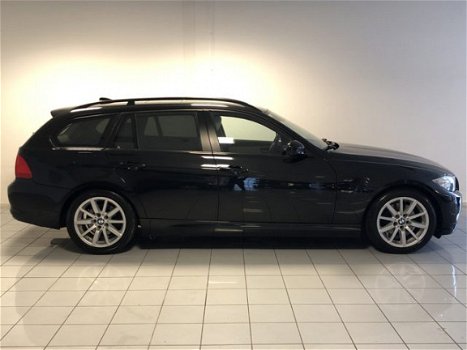 BMW 3-serie Touring - (J) 320i High Executive [ FM Navi Panoramdak Xenon Leder Clima Cruise ] - 1