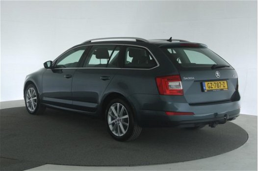 Skoda Octavia Combi - (J) 1.6TDI Elegance Business [ Xenon Navi Trekhaak ] - 1