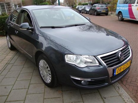 Volkswagen Passat - 1.8 TFSI Comfortline NAP eerste eigenaar. Uniek mooie auto - 1