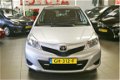 Toyota Yaris - 1.3 VVT-i Comfort 5Drs, NIEUW TYPE, AIRCO, LM-velgen, geen afleveringskosten - 1 - Thumbnail