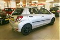 Toyota Yaris - 1.3 VVT-i Comfort 5Drs, NIEUW TYPE, AIRCO, LM-velgen, geen afleveringskosten - 1 - Thumbnail