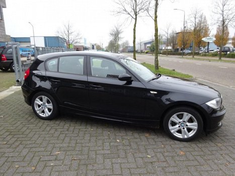 BMW 1-serie - 116i Business Line 5 deuren, Navi , Clima, isofix - 1