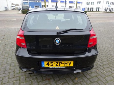 BMW 1-serie - 116i Business Line 5 deuren, Navi , Clima, isofix - 1