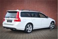 Volvo V70 - 2.5FT Aut. R-Design, Leder, Xenon, Trekh., Stoelverw. V+A - 1 - Thumbnail