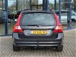 Volvo V70 - 2.4D Limited Edition Aut. | Leder | Navi | Trekhaak | Bluetooth - 1 - Thumbnail