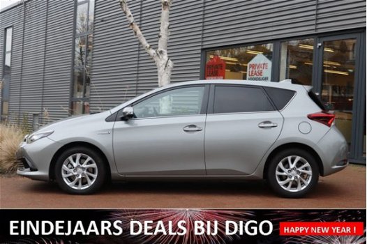 Toyota Auris - 1.8 Hybrid Lease | Navigatie | Panoramadak | Lichtmetalen velgen - 1