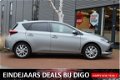 Toyota Auris - 1.8 Hybrid Lease | Navigatie | Panoramadak | Lichtmetalen velgen - 1 - Thumbnail