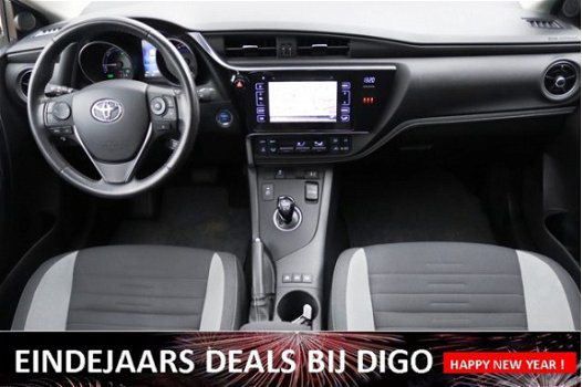 Toyota Auris - 1.8 Hybrid Lease | Navigatie | Panoramadak | Lichtmetalen velgen - 1