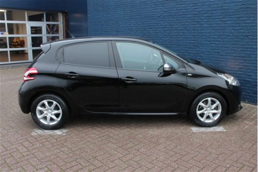 Peugeot 208 - 5drs Style 1.2 PureTech 82pk ETG5 | Automaat | Airconditioning | Lichtmetaal | - 1